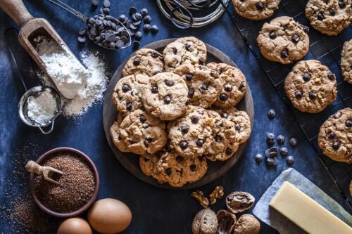 Les ingrédients pour une délicieuse fournée de biscuits aux pépites de chocolat